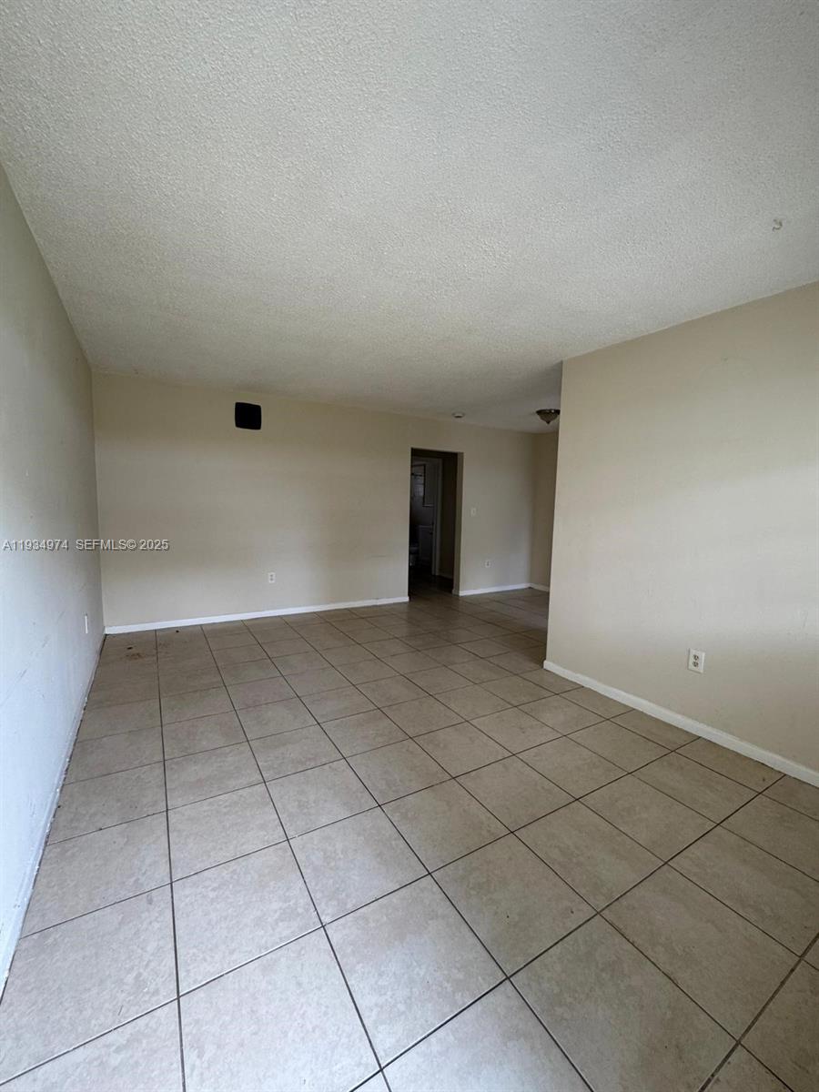 Ver detalles / 3185 sq. ft. $ 2025-12-23 0 foto