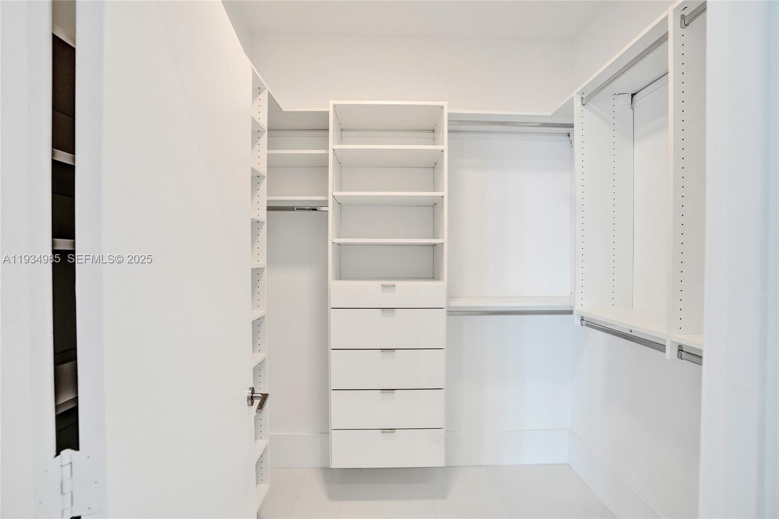 4-TS-04 4 / 5 4695 sq. ft. $ 2025-12-23 0 Photo