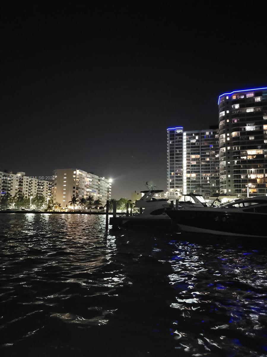   /   кв.футов $ 2025-12-24 0 Фото