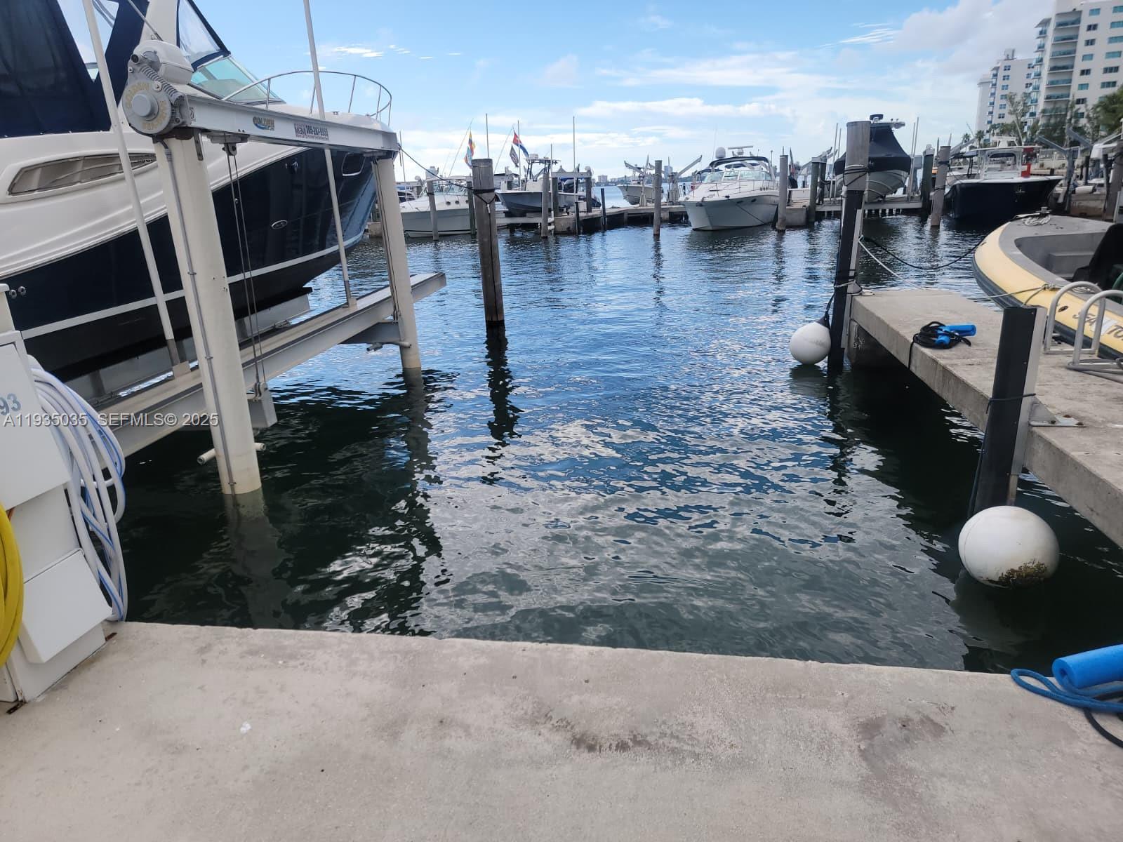   /   кв.футов $ 2025-12-24 0 Фото