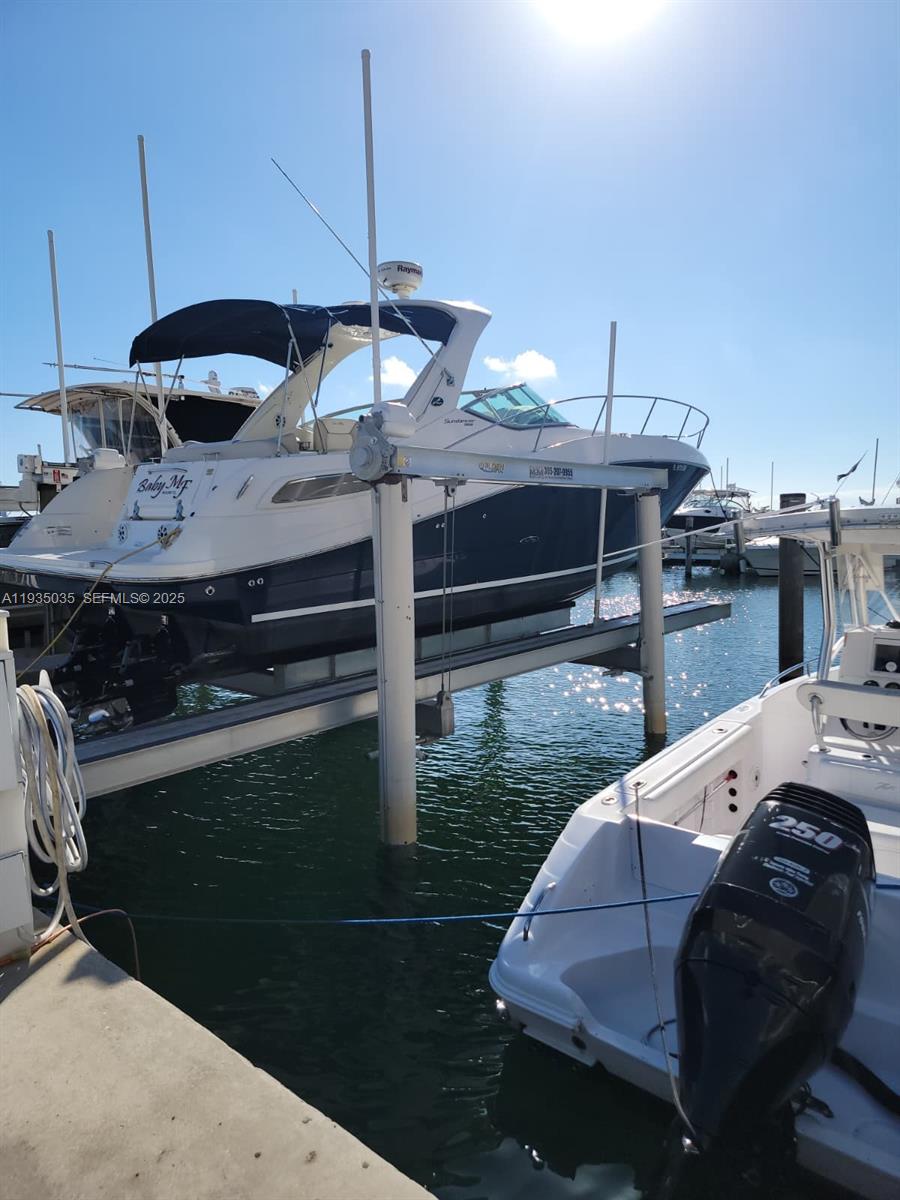   /   кв.футов $ 2025-12-24 0 Фото