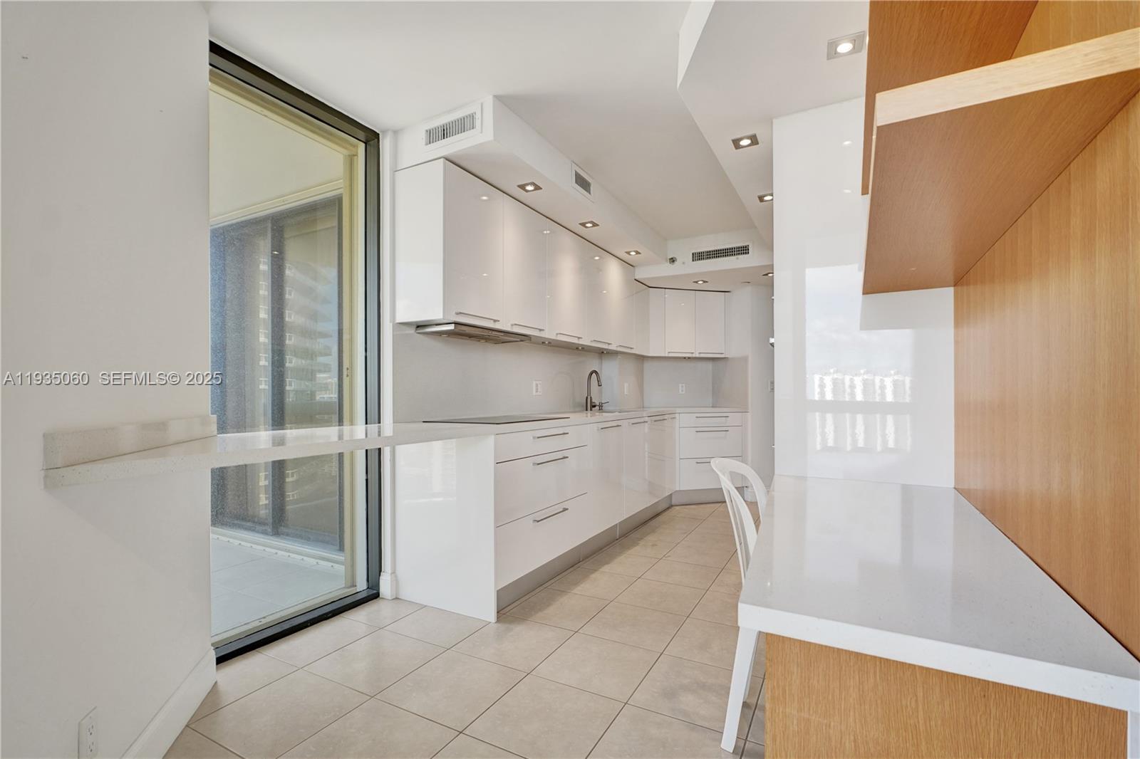 Photo of 20185 Country Club Dr  #2209, Aventura, Florida, 33180 - 