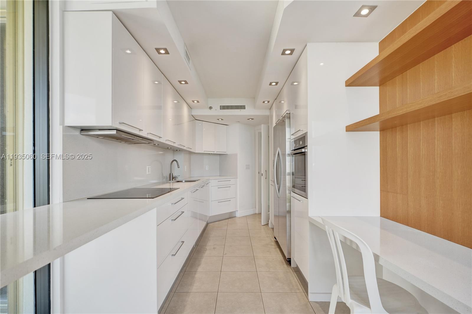 Photo of 20185 Country Club Dr  #2209, Aventura, Florida, 33180 - 