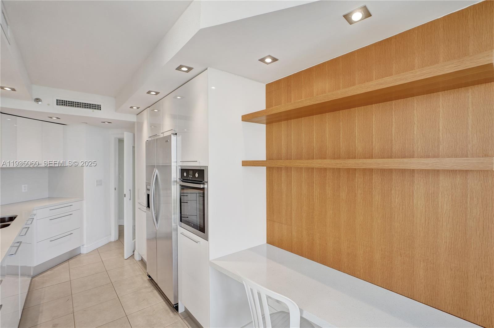 Photo of 20185 Country Club Dr  #2209, Aventura, Florida, 33180 - 