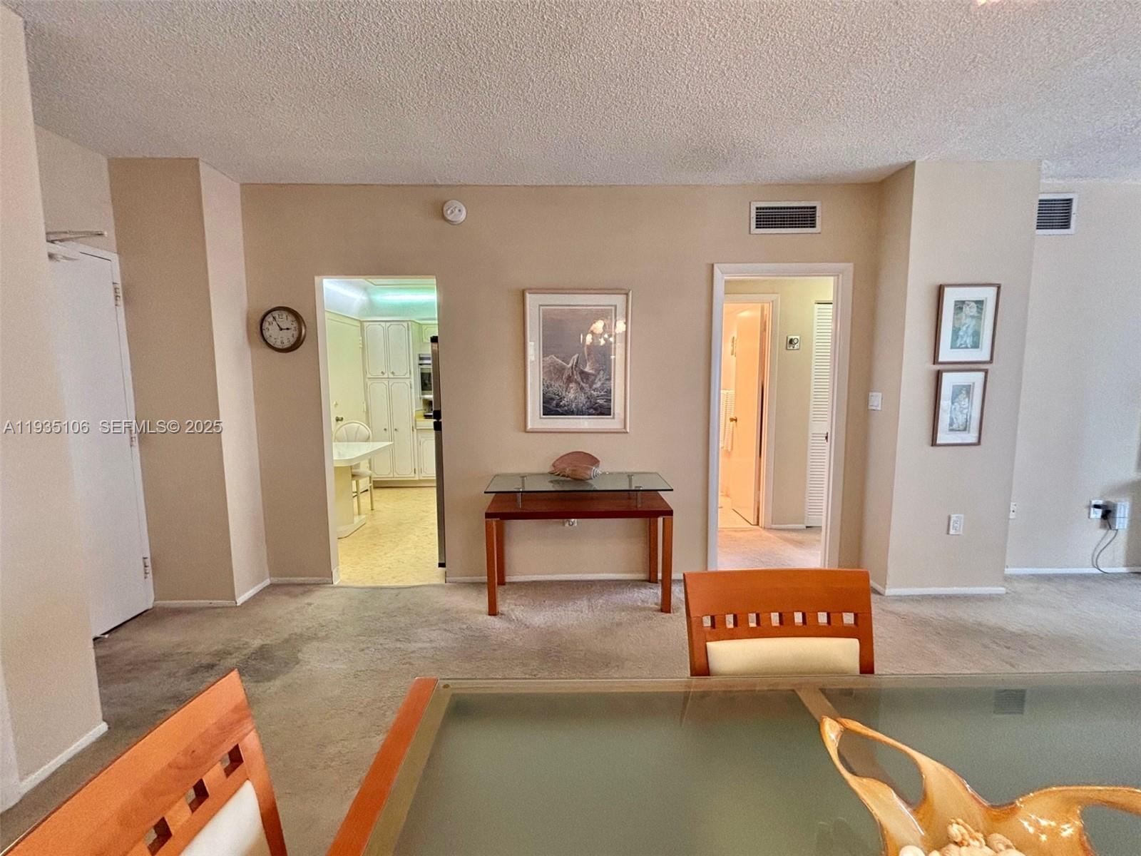 See details 9L 1 / 2 870 sq. ft. $ 2025-12-24 0 Photo