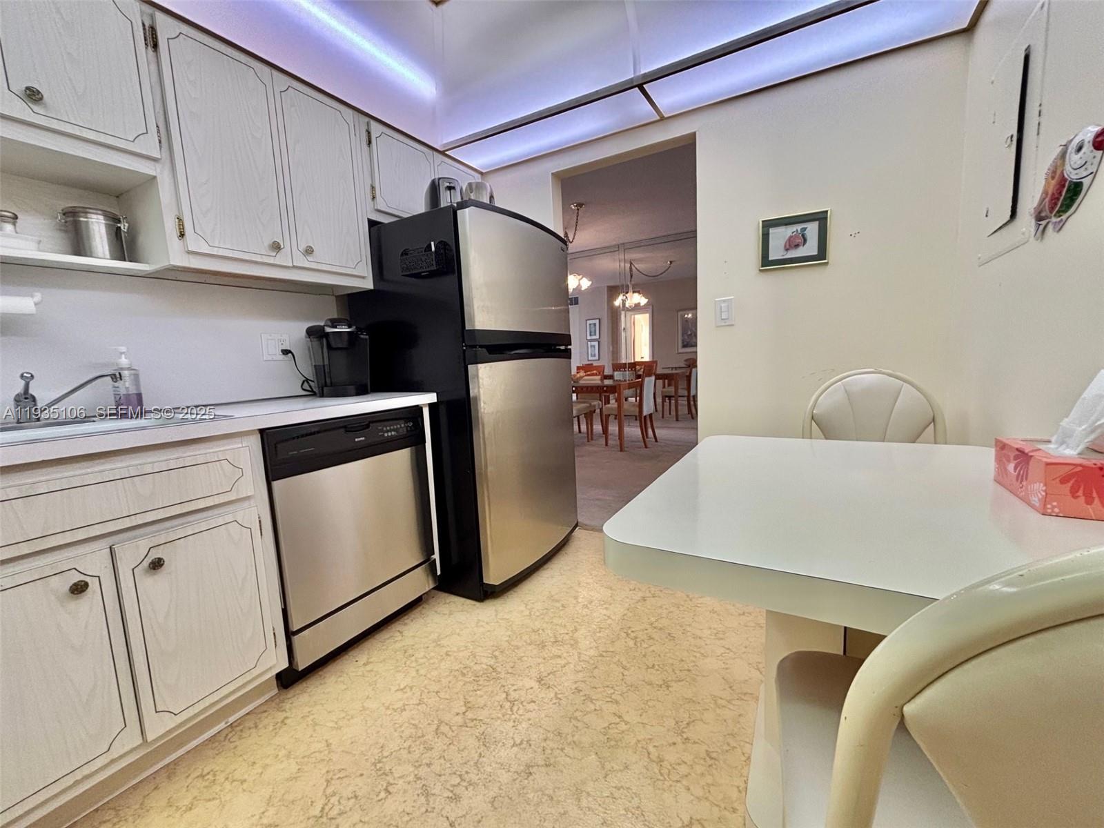 See details 9L 1 / 2 870 sq. ft. $ 2025-12-24 0 Photo