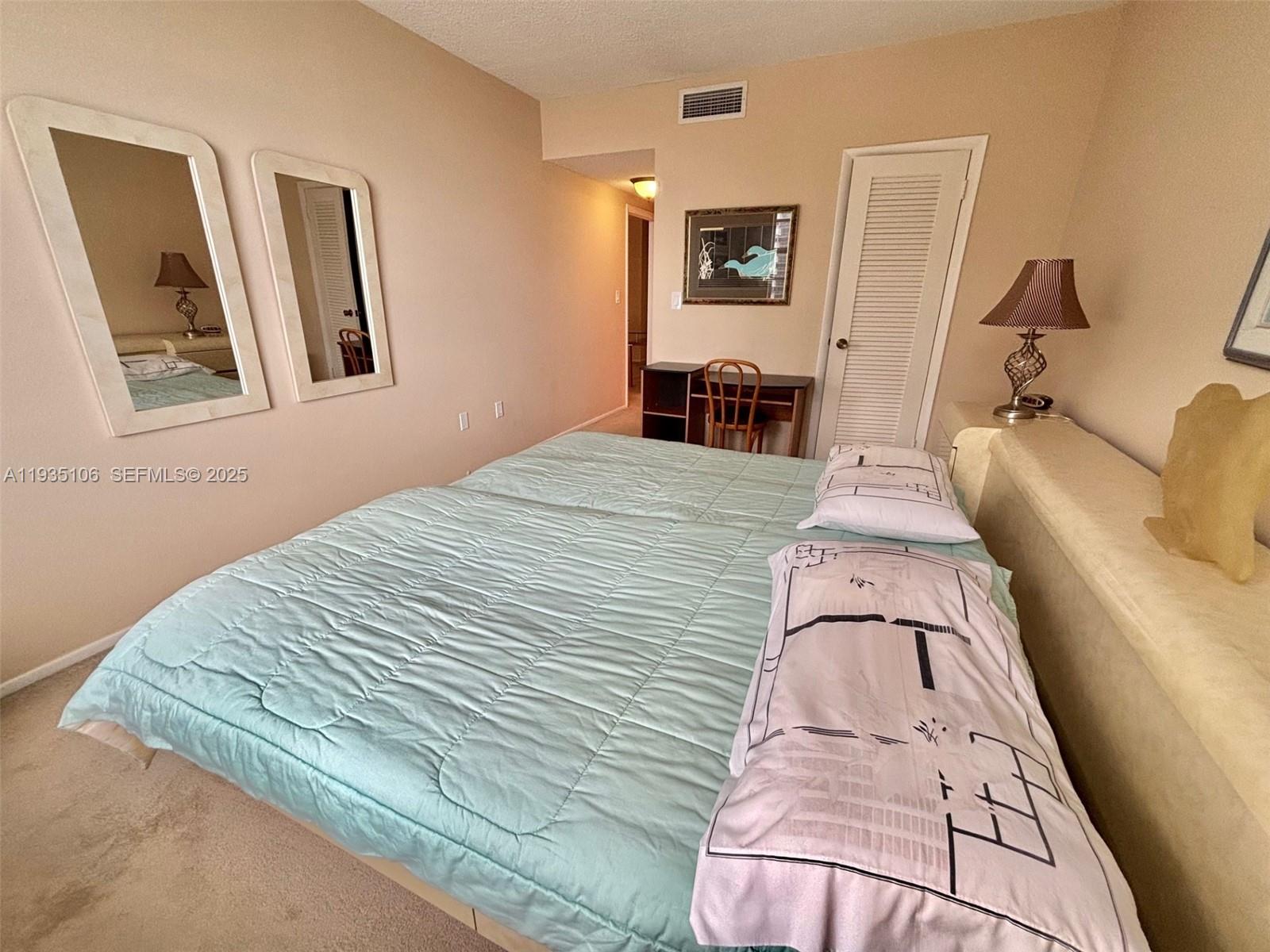 See details 9L 1 / 2 870 sq. ft. $ 2025-12-24 0 Photo