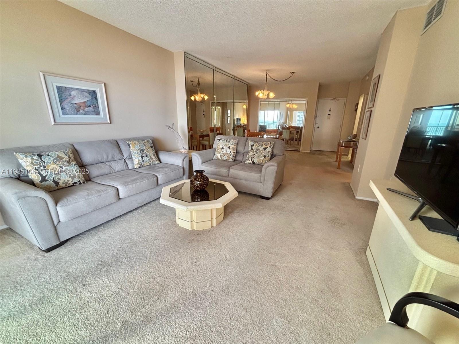 See details 9L 1 / 2 870 sq. ft. $ 2025-12-24 0 Photo