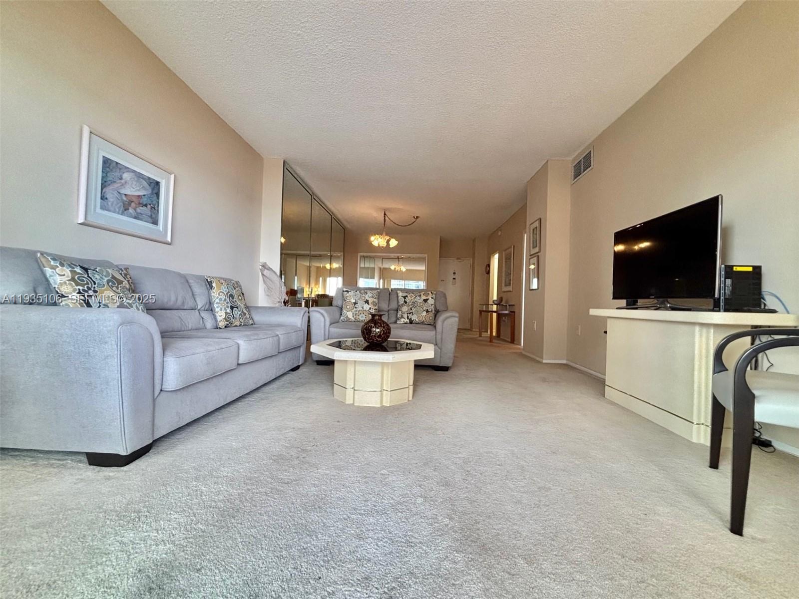 See details 9L 1 / 2 870 sq. ft. $ 2025-12-24 0 Photo