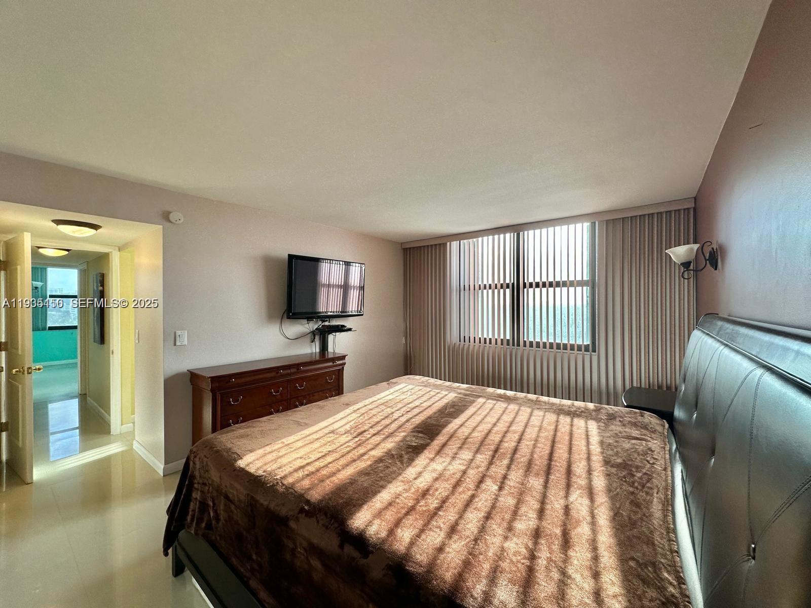 Photo of 2401 Ocean Dr  #707, Hollywood, Florida, 33019 - 