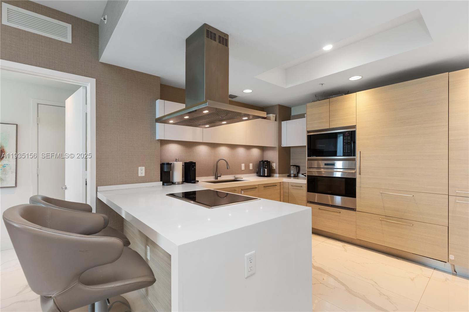 Photo of 17301 Biscayne Blvd #908, North Miami Beach, Florida, 33160 -