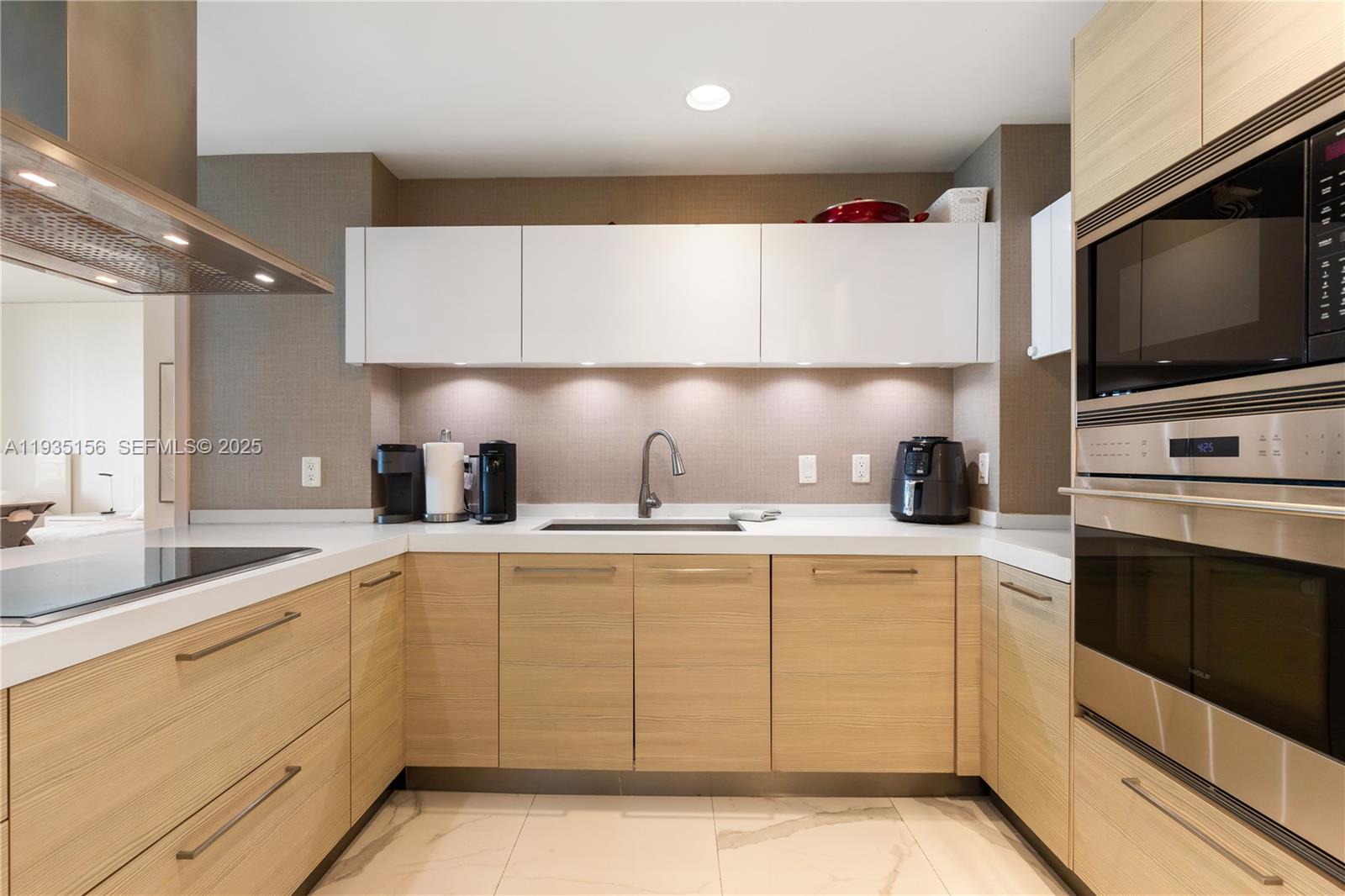 Photo of 17301 Biscayne Blvd #908, North Miami Beach, Florida, 33160 -