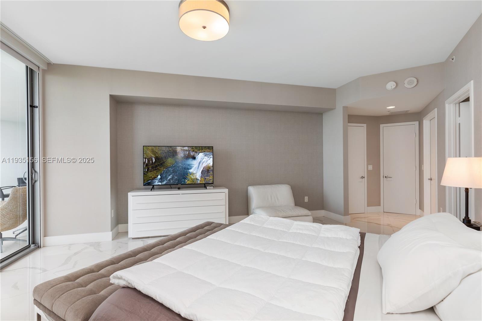 Photo of 17301 Biscayne Blvd #908, North Miami Beach, Florida, 33160 -