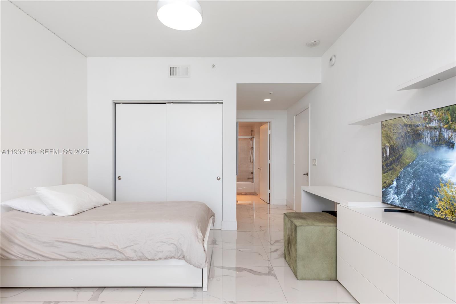 Photo of 17301 Biscayne Blvd #908, North Miami Beach, Florida, 33160 - second