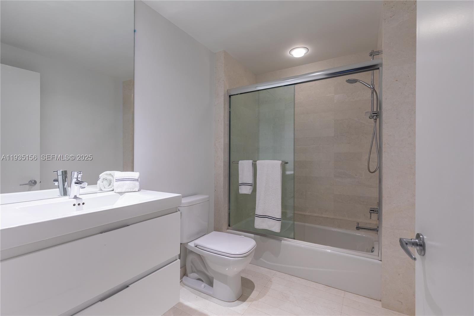 Photo of 17301 Biscayne Blvd #908, North Miami Beach, Florida, 33160 - second suite