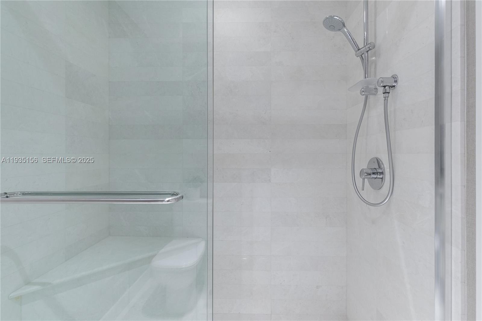 Photo of 17301 Biscayne Blvd #908, North Miami Beach, Florida, 33160 - Full Guest Bath