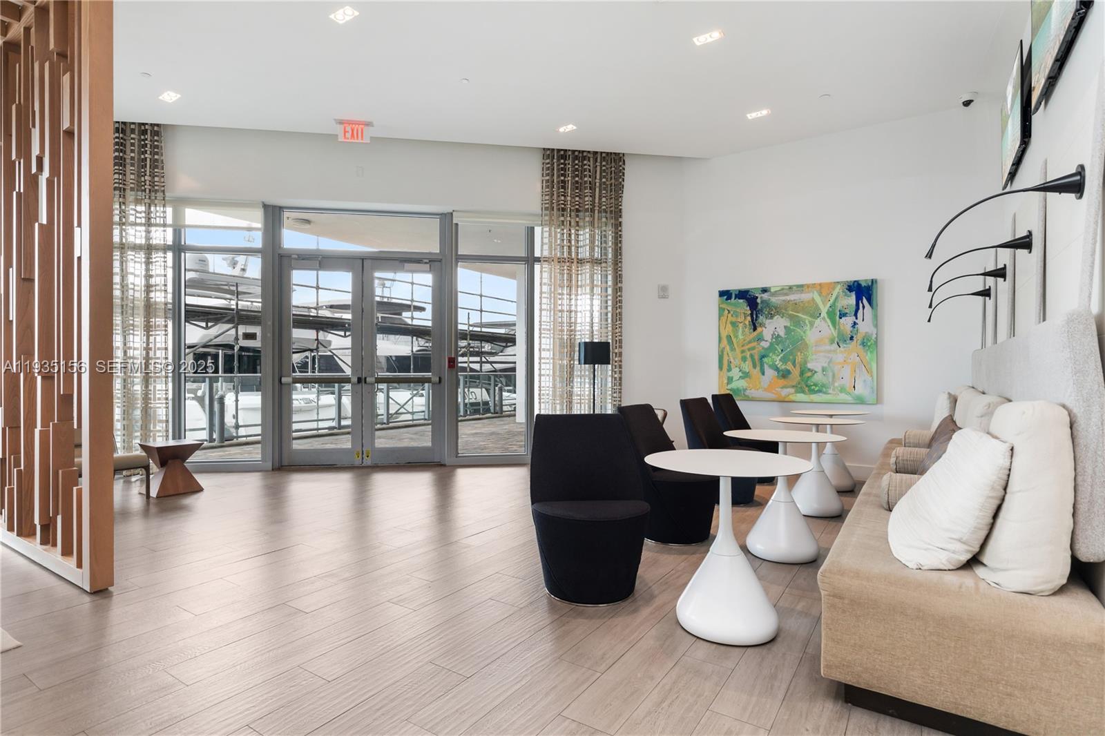 Photo of 17301 Biscayne Blvd #908, North Miami Beach, Florida, 33160 - Business Center - cafeteria