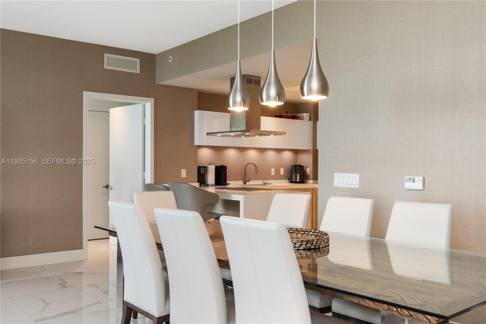 Photo of 17301 Biscayne Blvd #908, North Miami Beach, Florida, 33160 -