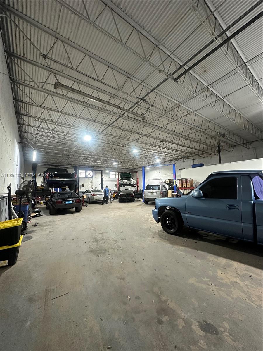   /   sq. ft. $ 2025-12-24 0 foto