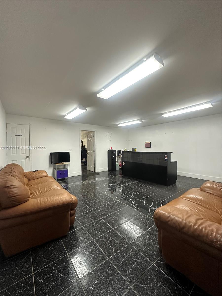   /   sq. ft. $ 2025-12-24 0 foto