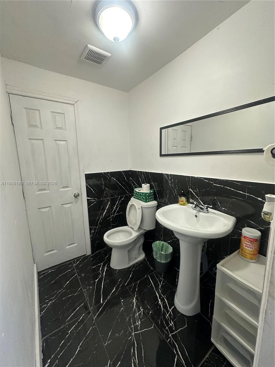   /   sq. ft. $ 2025-12-24 0 foto