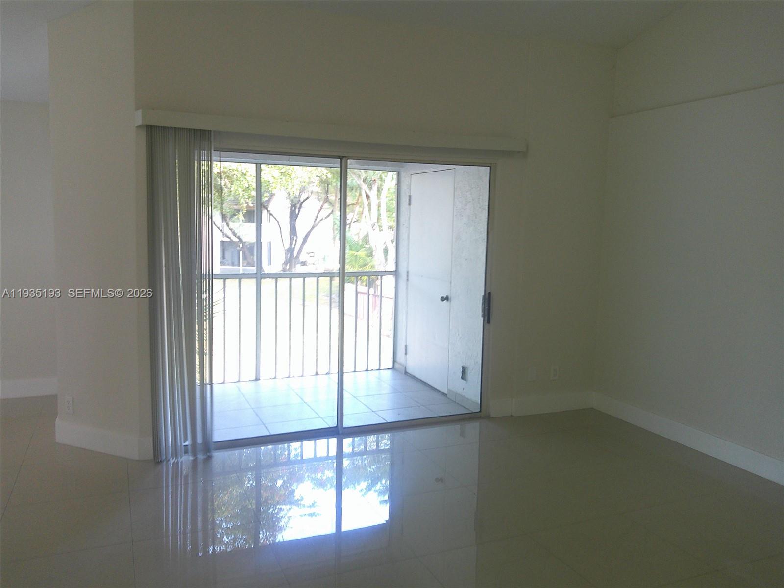 Ver detalles 9215 2 / 2 1312 sq. ft. $ 2026-06-01 0 foto