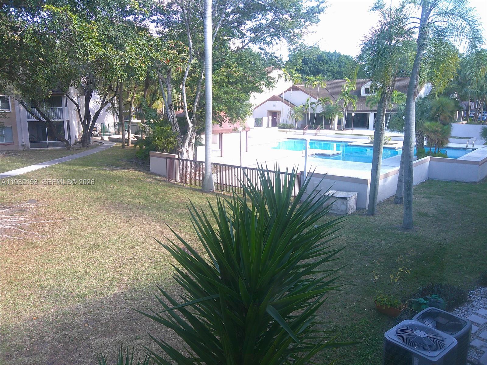 Ver detalles 9215 2 / 2 1312 sq. ft. $ 2026-06-01 0 foto