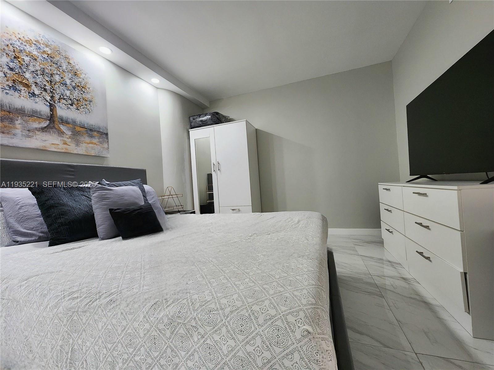 Photo of 3725 Ocean Dr  #425, Hollywood, Florida, 33019 - 