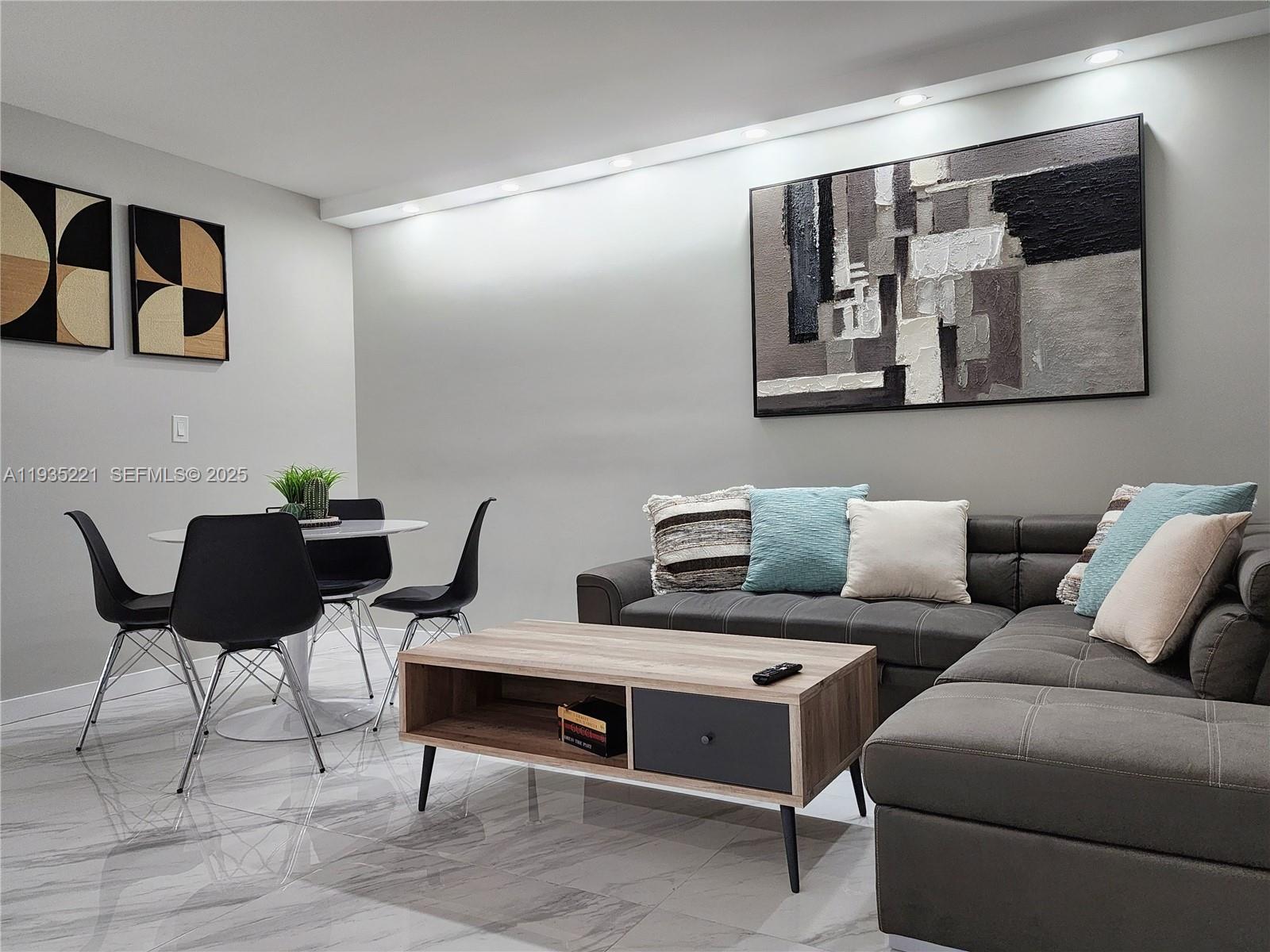 Photo of 3725 Ocean Dr  #425, Hollywood, Florida, 33019 - 