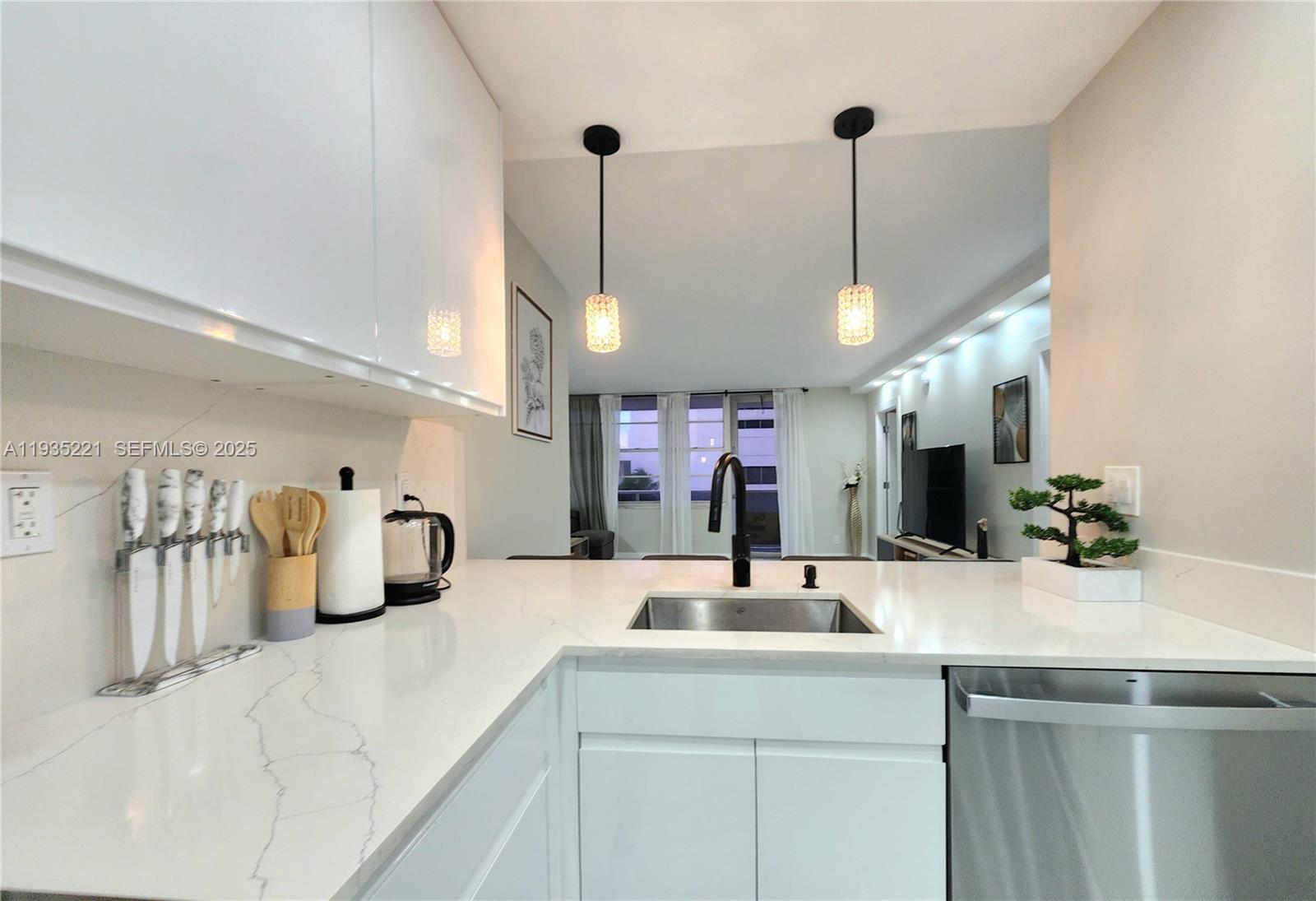 Photo of 3725 Ocean Dr  #425, Hollywood, Florida, 33019 - 