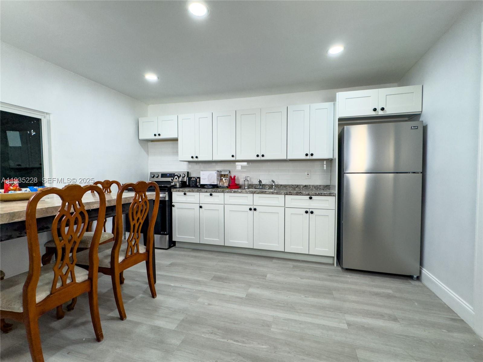   /  1452 кв.футов $ 2025-12-25 0 Фото