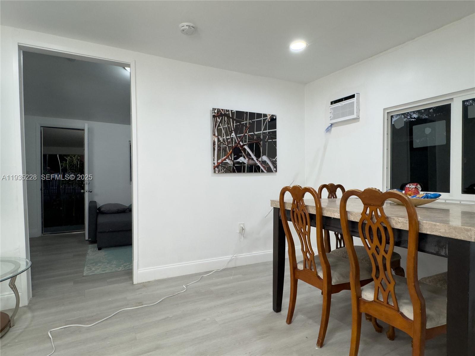   /  1452 кв.футов $ 2025-12-25 0 Фото