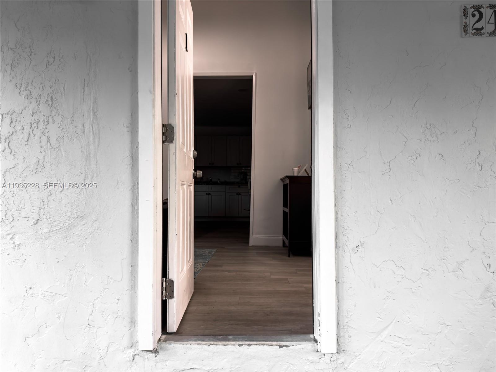   /  1452 кв.футов $ 2025-12-25 0 Фото