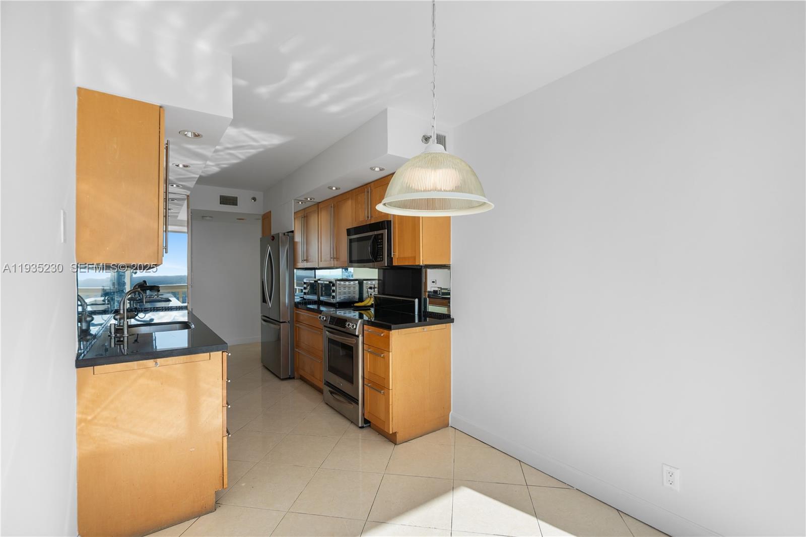 See details 3002 3 / 3 1900 sq. ft. $ 2025-12-25 0 Photo