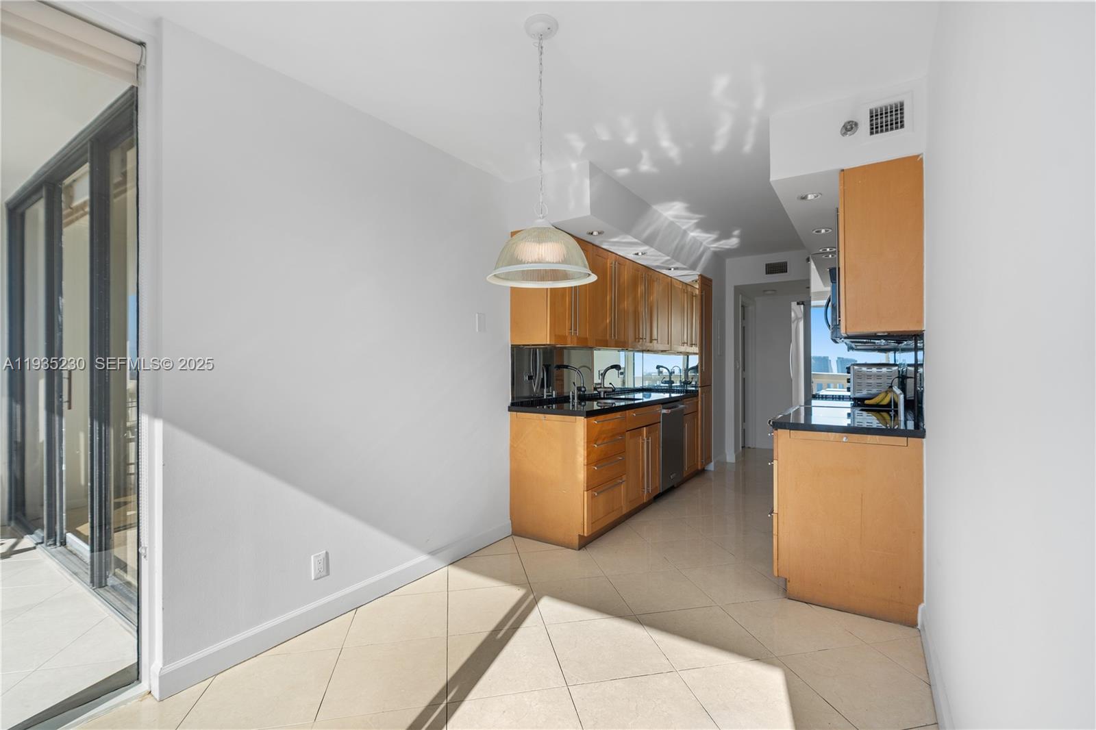 See details 3002 3 / 3 1900 sq. ft. $ 2025-12-25 0 Photo