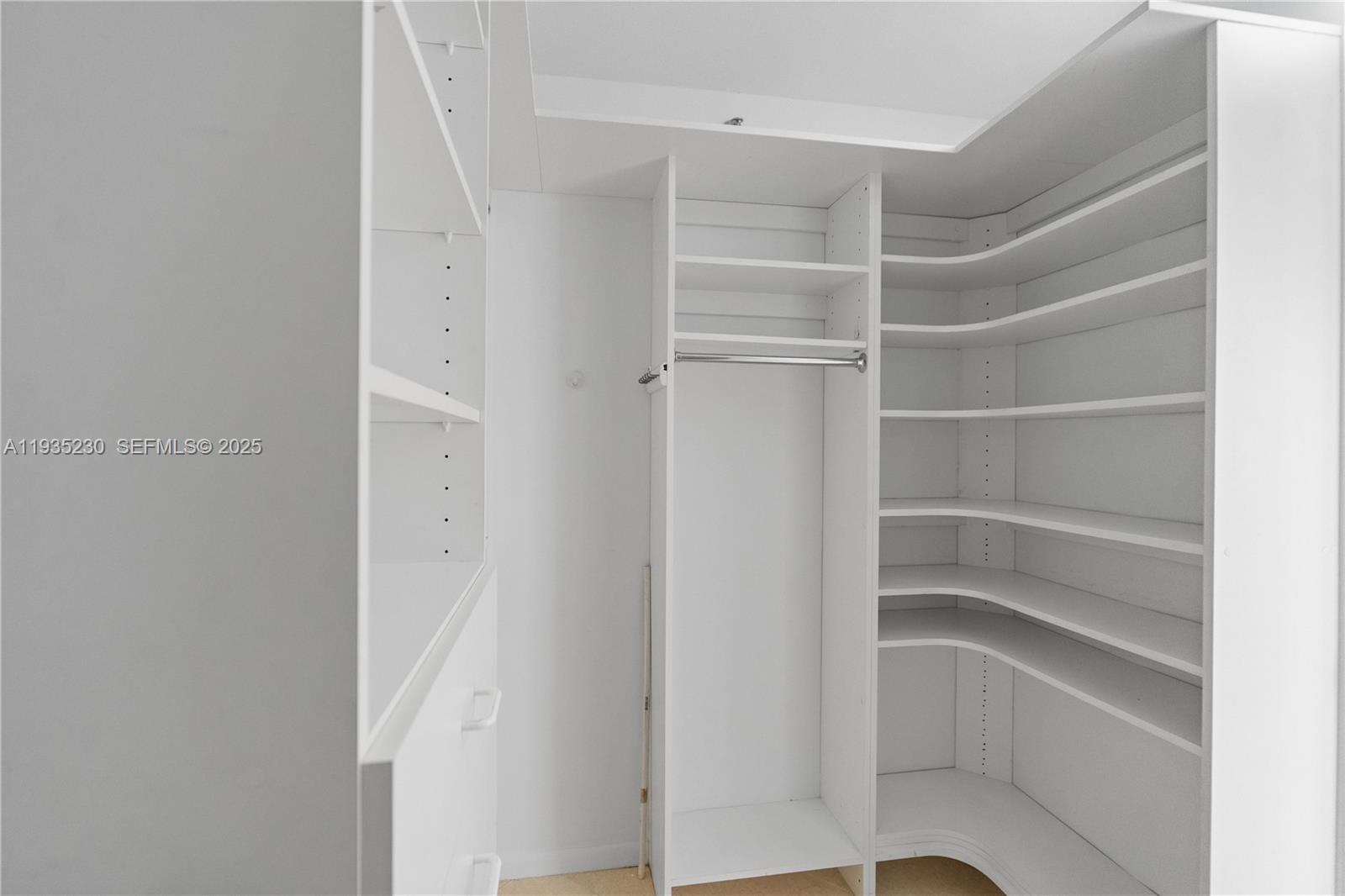 See details 3002 3 / 3 1900 sq. ft. $ 2025-12-25 0 Photo