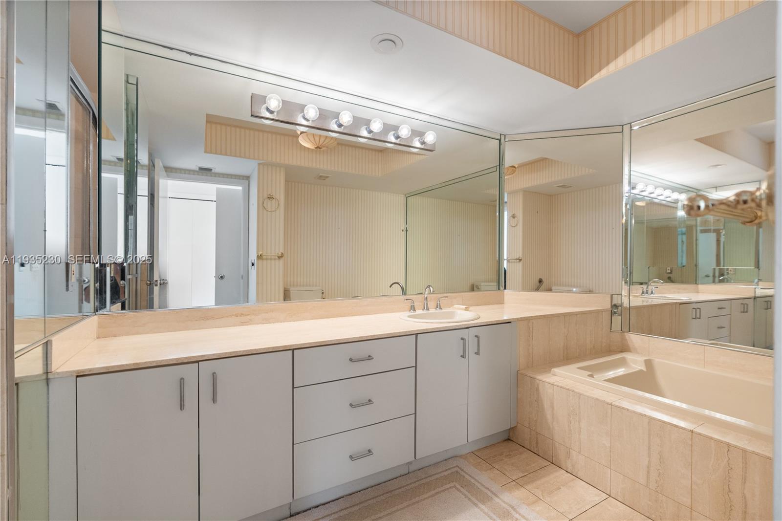 See details 3002 3 / 3 1900 sq. ft. $ 2025-12-25 0 Photo