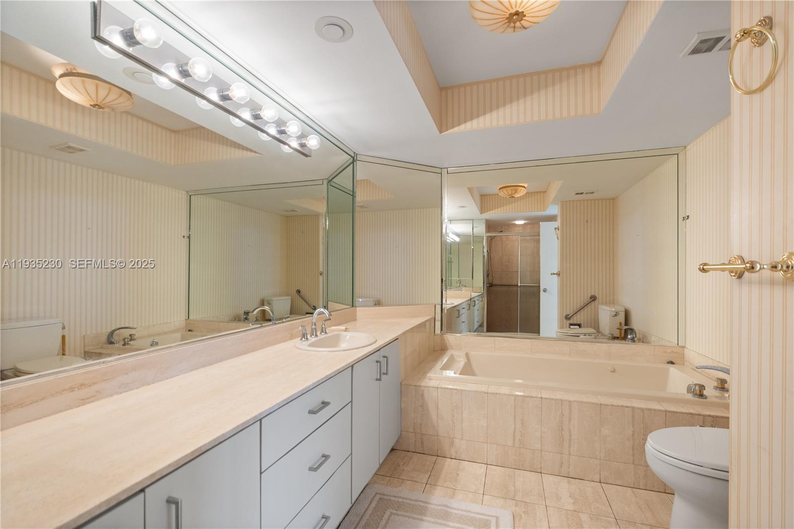 See details 3002 3 / 3 1900 sq. ft. $ 2025-12-25 0 Photo