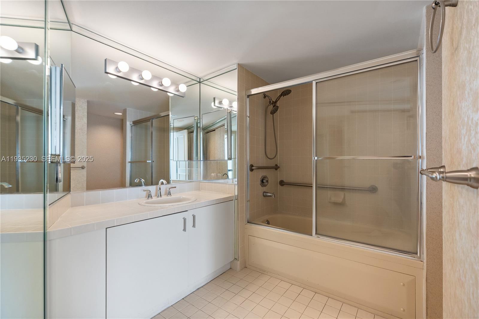 See details 3002 3 / 3 1900 sq. ft. $ 2025-12-25 0 Photo