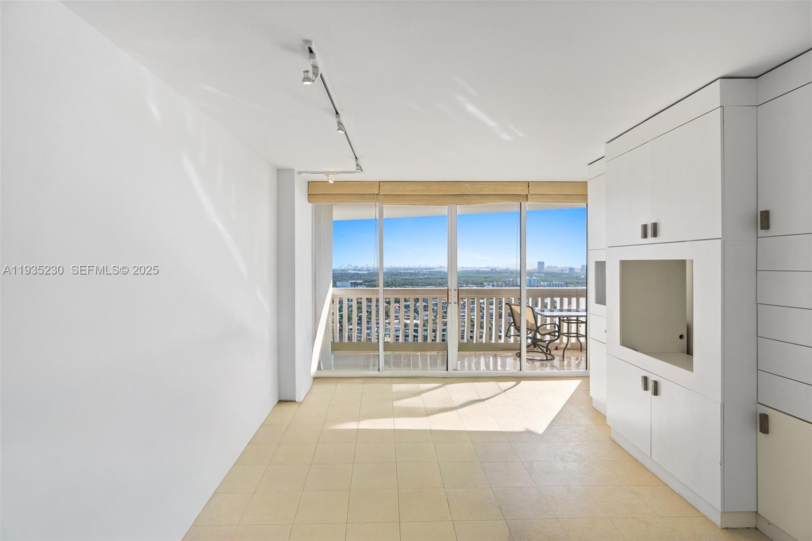 See details 3002 3 / 3 1900 sq. ft. $ 2025-12-25 0 Photo