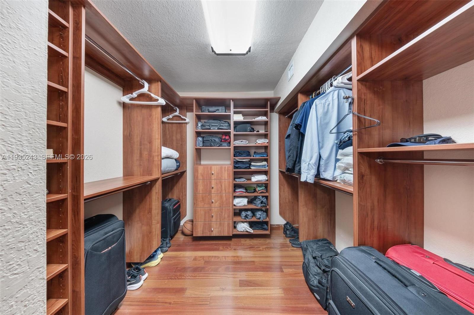 Ver detalles / 2998 sq. ft. $ 2025-12-25 0 foto