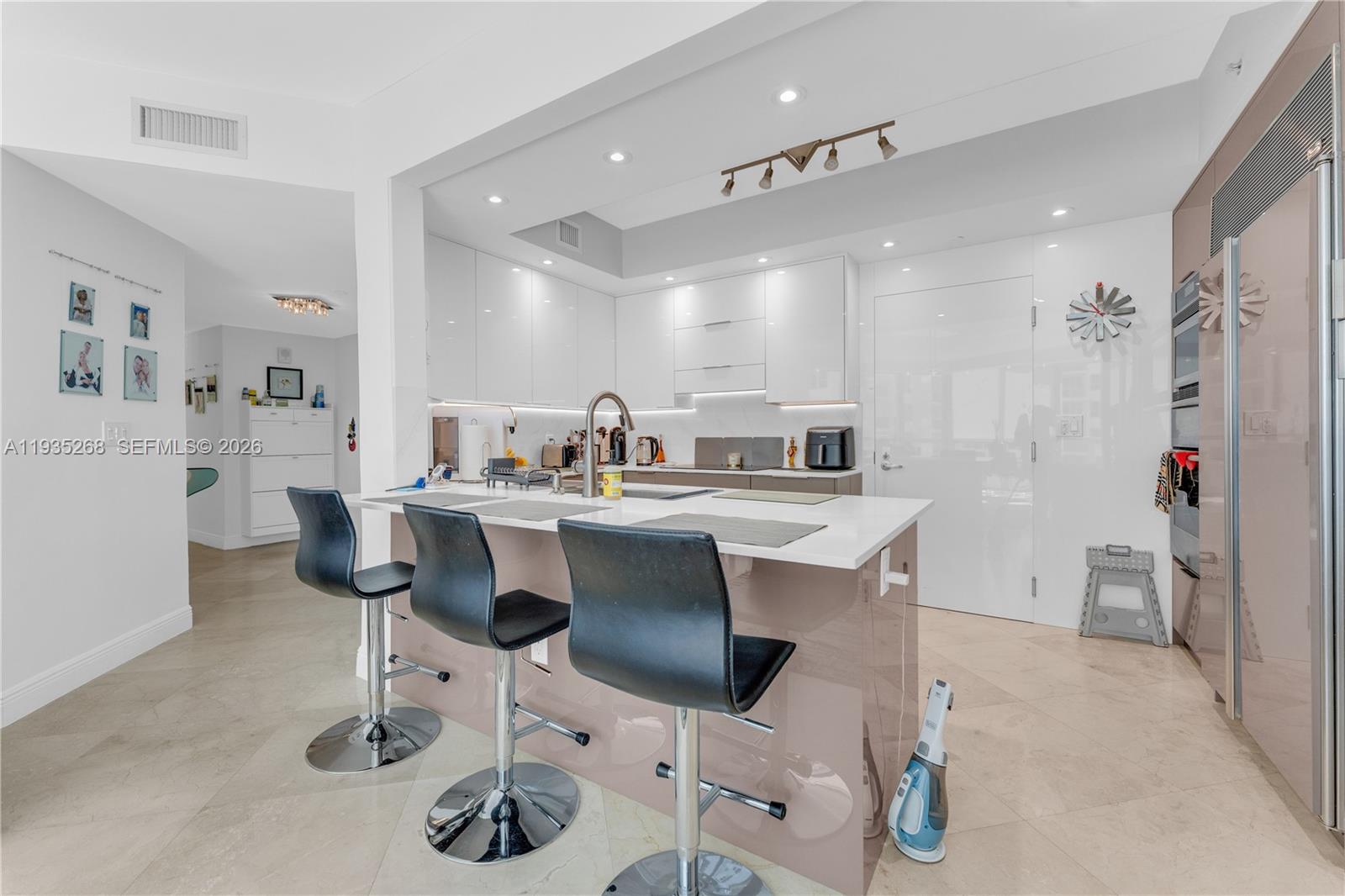 Photo of 3101 Ocean Dr  #606, Hollywood, Florida, 33019 - 