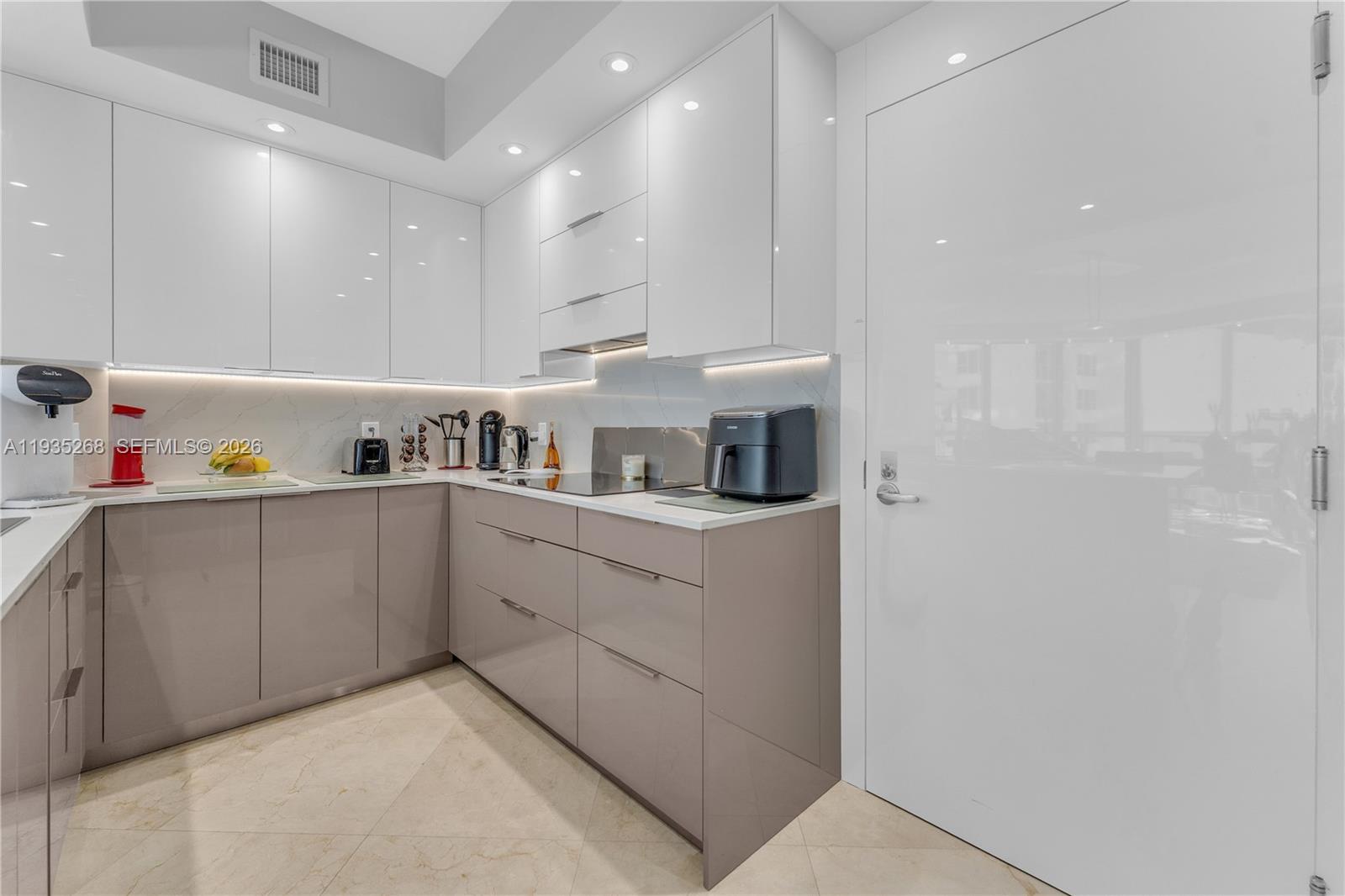 Photo of 3101 Ocean Dr  #606, Hollywood, Florida, 33019 - 