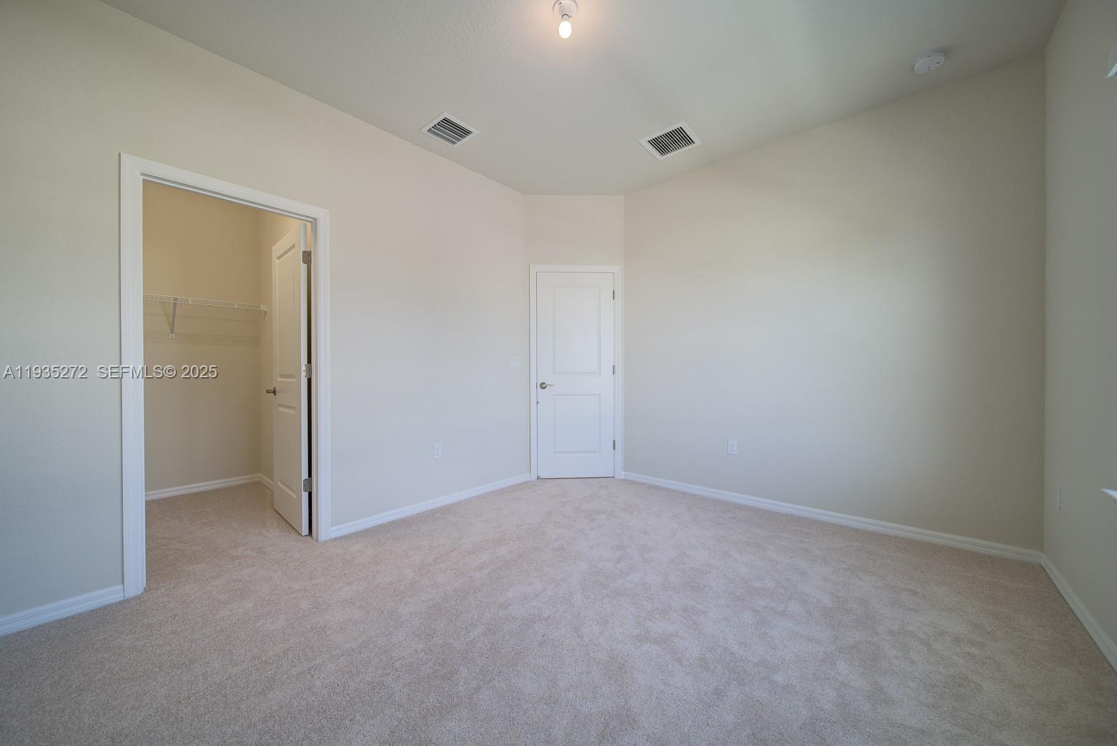 1023 3 / 3 1760 sq. ft. $ 2025-12-25 0 Photo