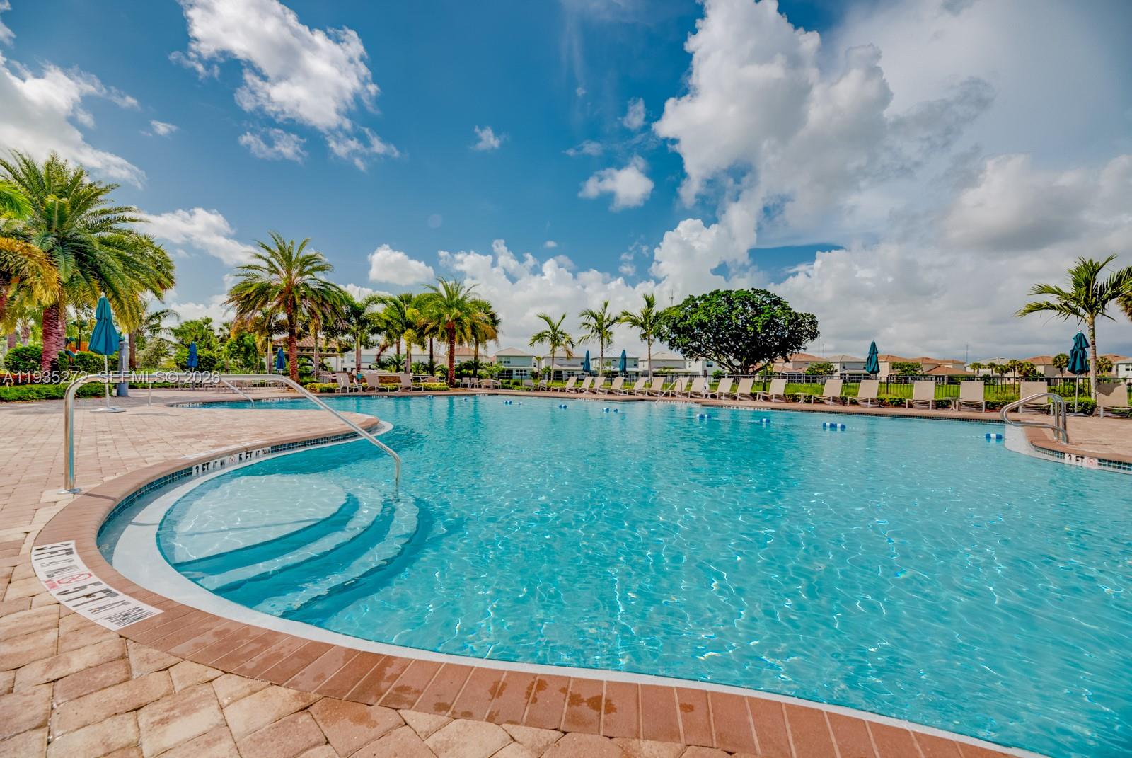 1023 3 / 3 1760 кв.футов $ 2026-01-28 0 Фото