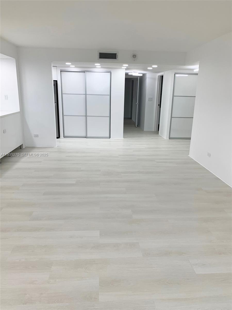 1818 2 / 2 1856 кв.футов $ 2025-12-25 0 Фото