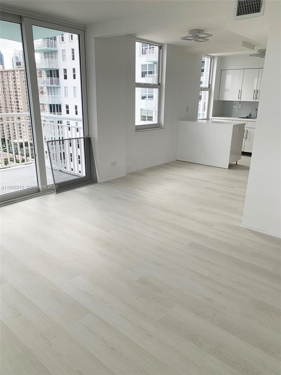 1818 2 / 2 1856 кв.футов $ 2025-12-25 0 Фото