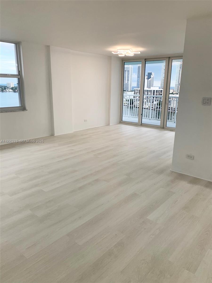 1818 2 / 2 1856 кв.футов $ 2025-12-25 0 Фото