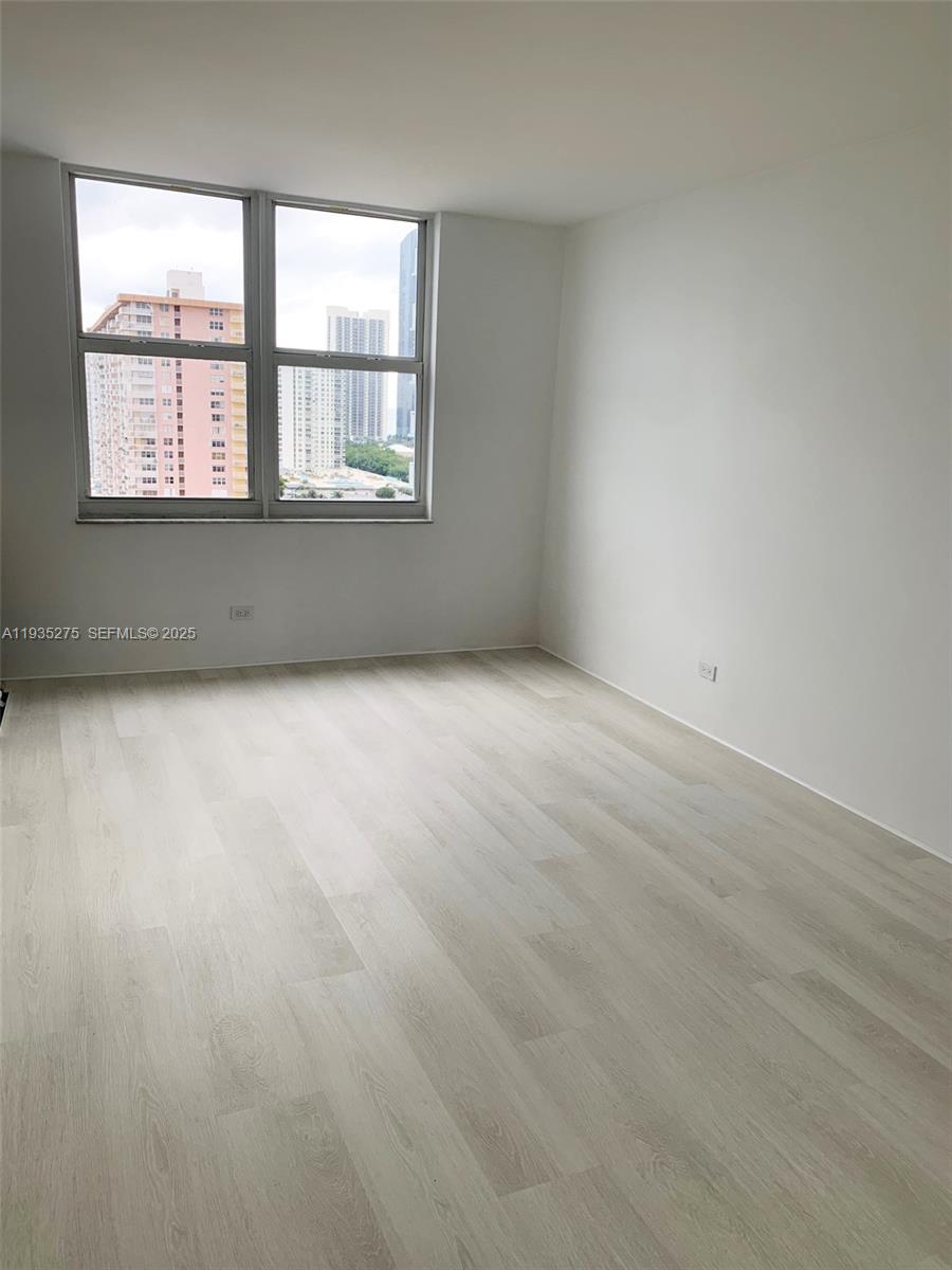 1818 2 / 2 1856 кв.футов $ 2025-12-25 0 Фото