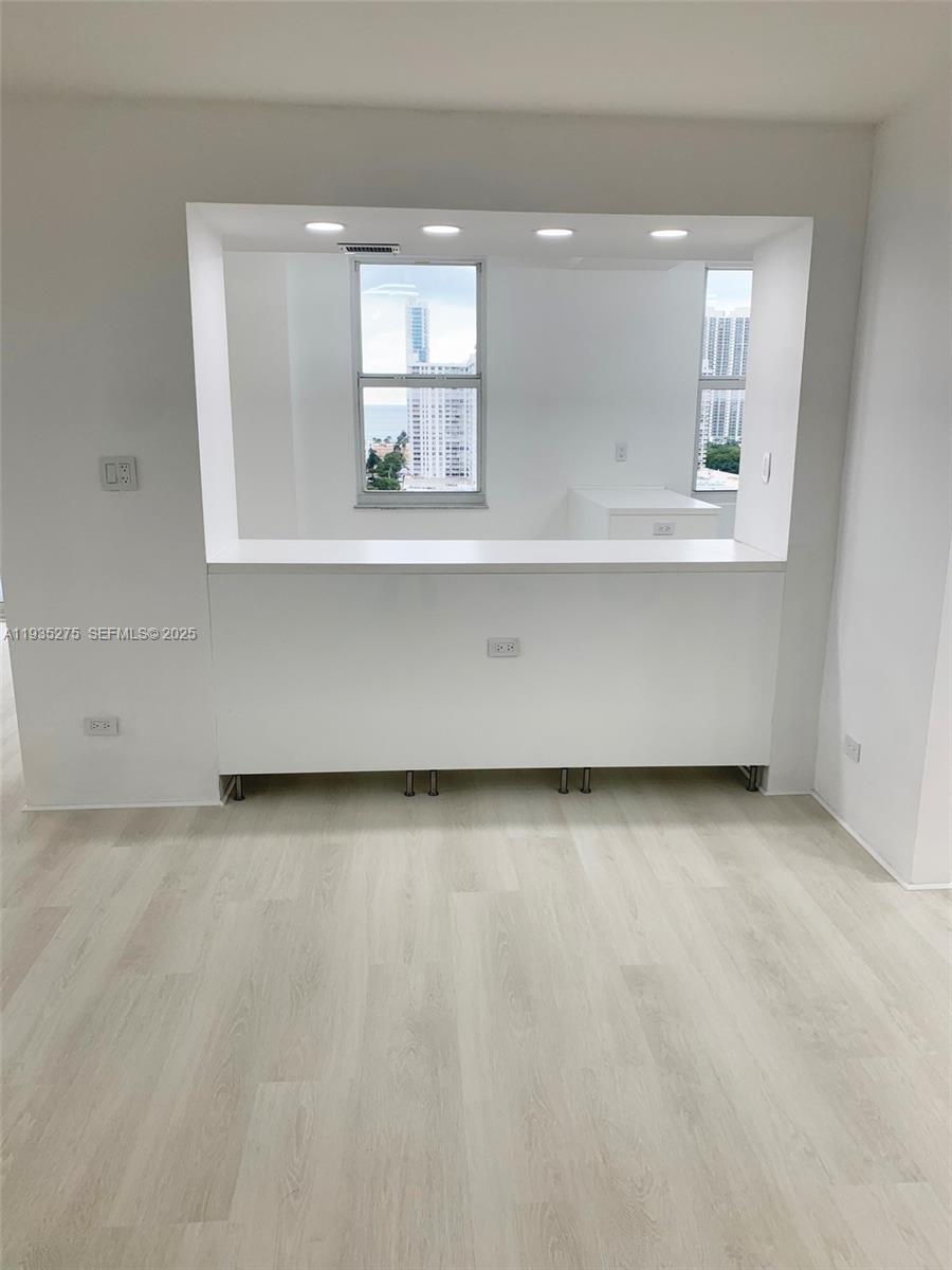 1818 2 / 2 1856 кв.футов $ 2025-12-25 0 Фото